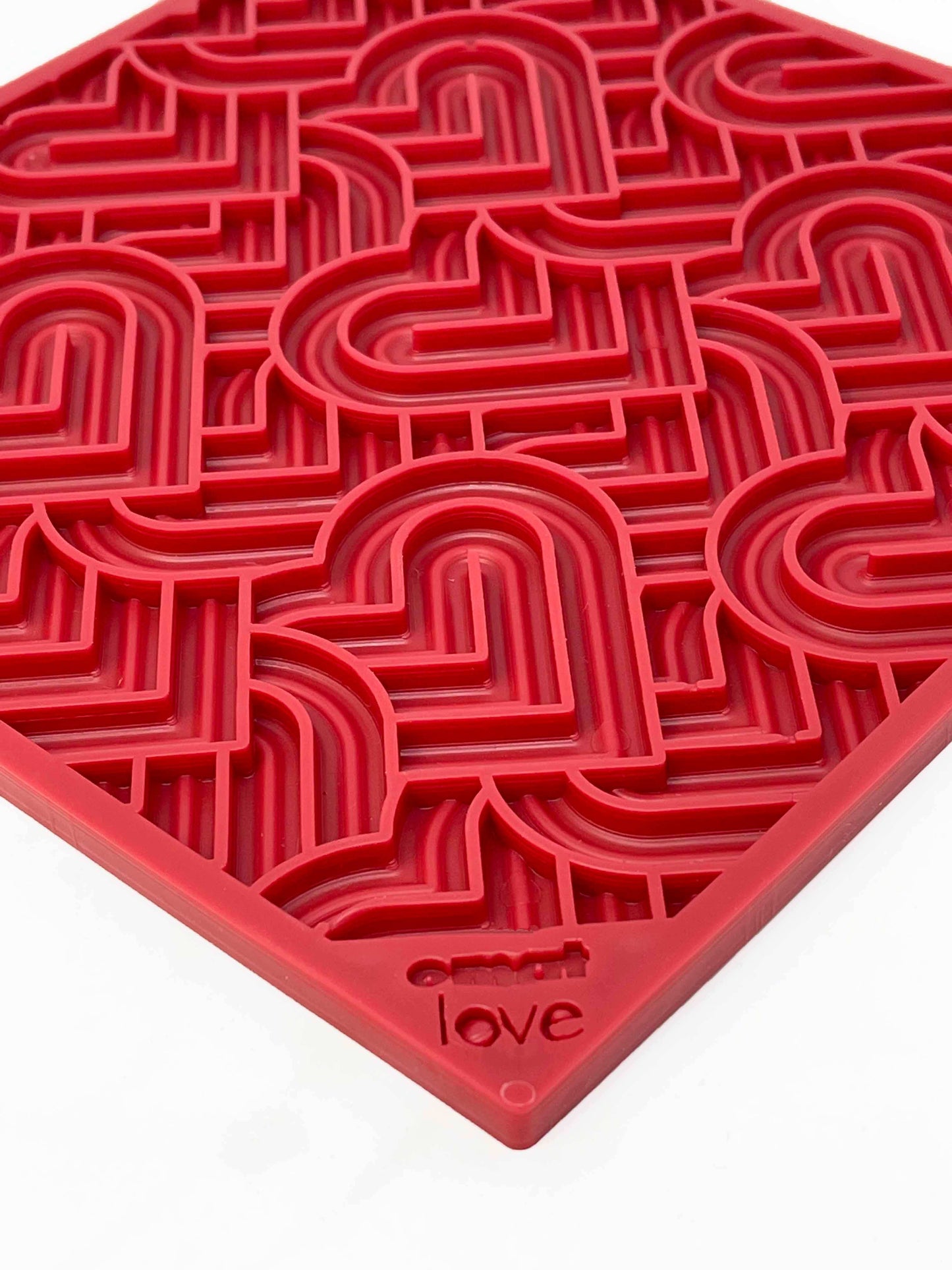 Heart Design "Love" eMat Lick Mat - Skoutley Outdoors LLC